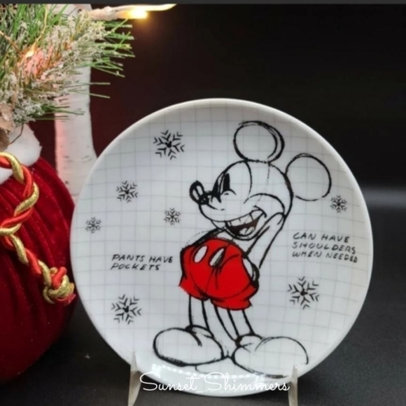 4 Disney Sketch Mickey Mouse Minnie Snowflake Christmas Appetizer Dessert Plates - Picture 5 of 9